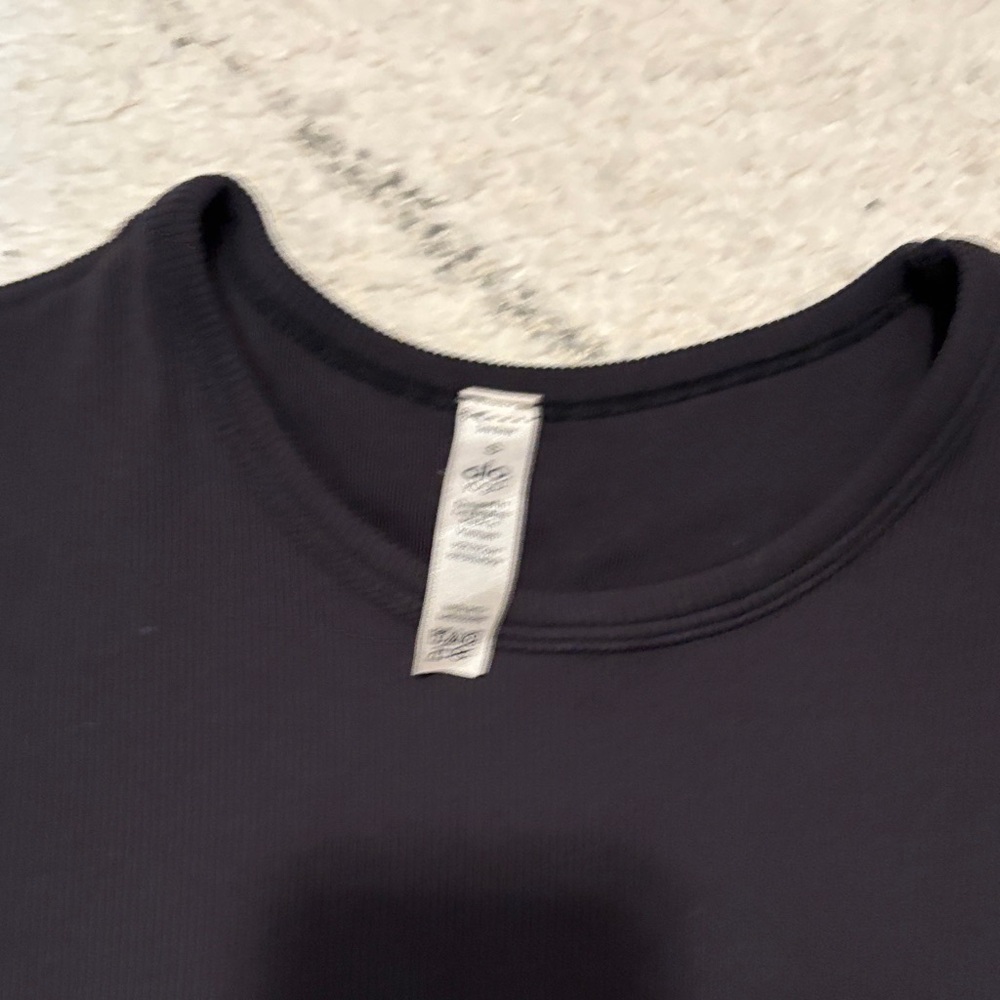 ALO Yoga Black Crop Top - Picture 6 of 8